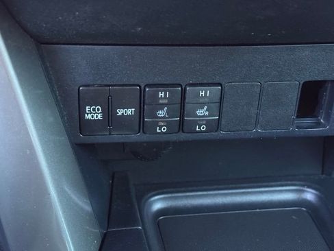 Used 2018 Toyota RAV4 XLE FWD image 29