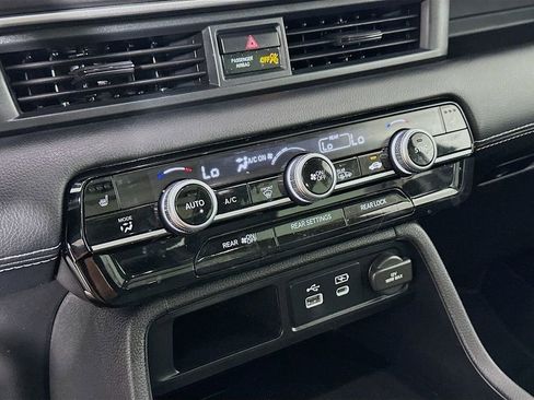 Certified 2023 Honda Pilot Touring image 14