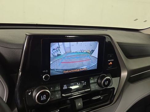 Used 2025 Toyota Highlander XLE AWD/4WD image 21