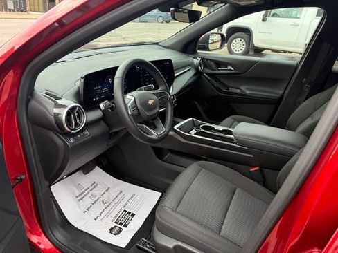 Used 2025 Chevrolet Equinox LT w/ Safety and Technology Package image 11