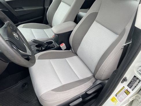 Used 2019 Toyota Corolla LE image 14