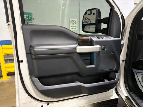 Used 2022 Ford F250 Lariat w/ Black Appearance Package image 28