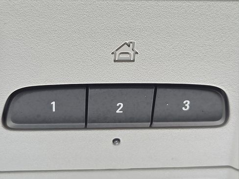 Used 2021 GMC Acadia SLT w/ Elevation Edition image 20