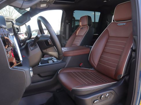 Used 2026 GMC Sierra 3500 Denali Ultimate image 8