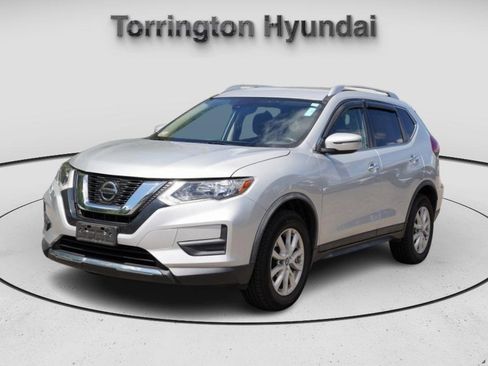 Used 2019 Nissan Rogue SV image 3