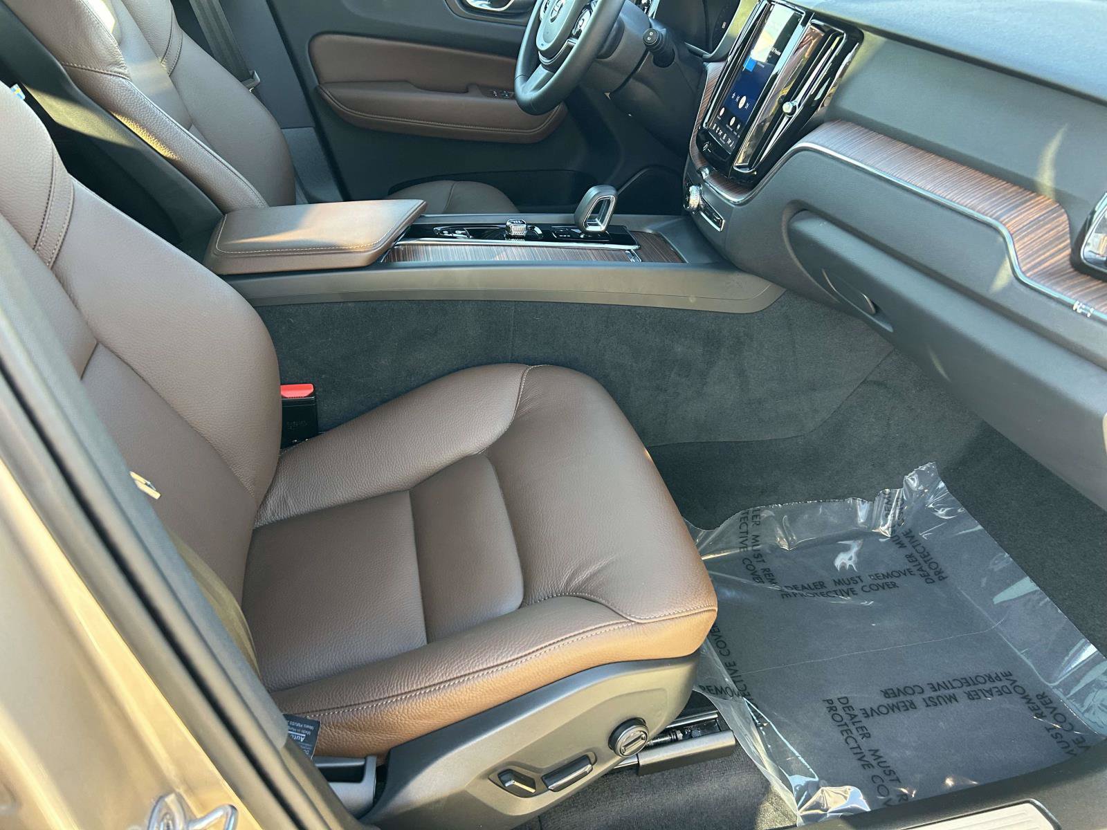 Certified 2024 Volvo XC60 B5 Plus AWD/4WD image 12