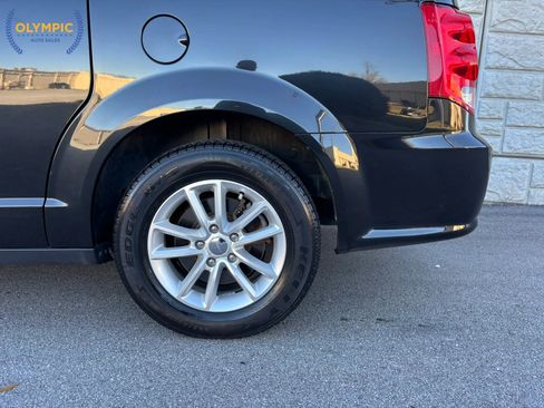 Used 2020 Dodge Grand Caravan SXT image 10