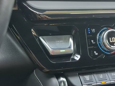 Used 2024 GMC Sierra 2500 AT4X image 27