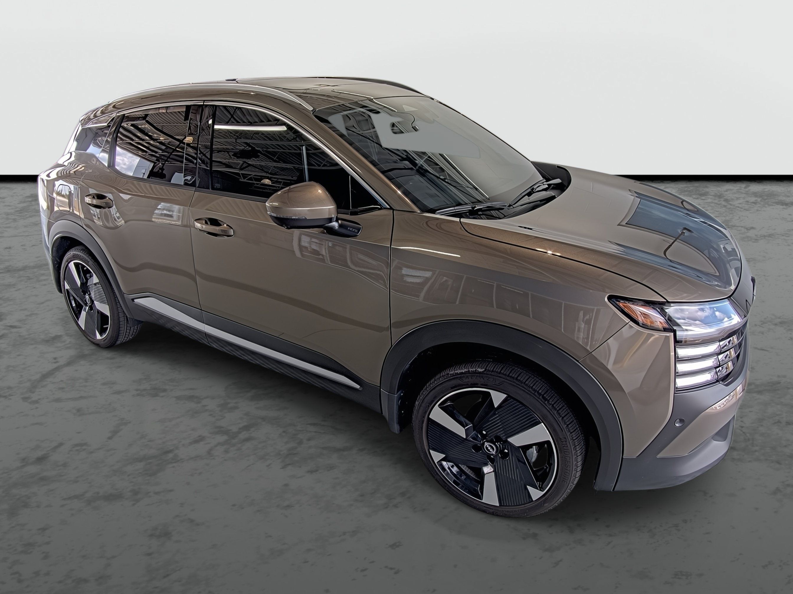 Used 2025 Nissan Kicks SR w/ SR Premium Package FWD image 5