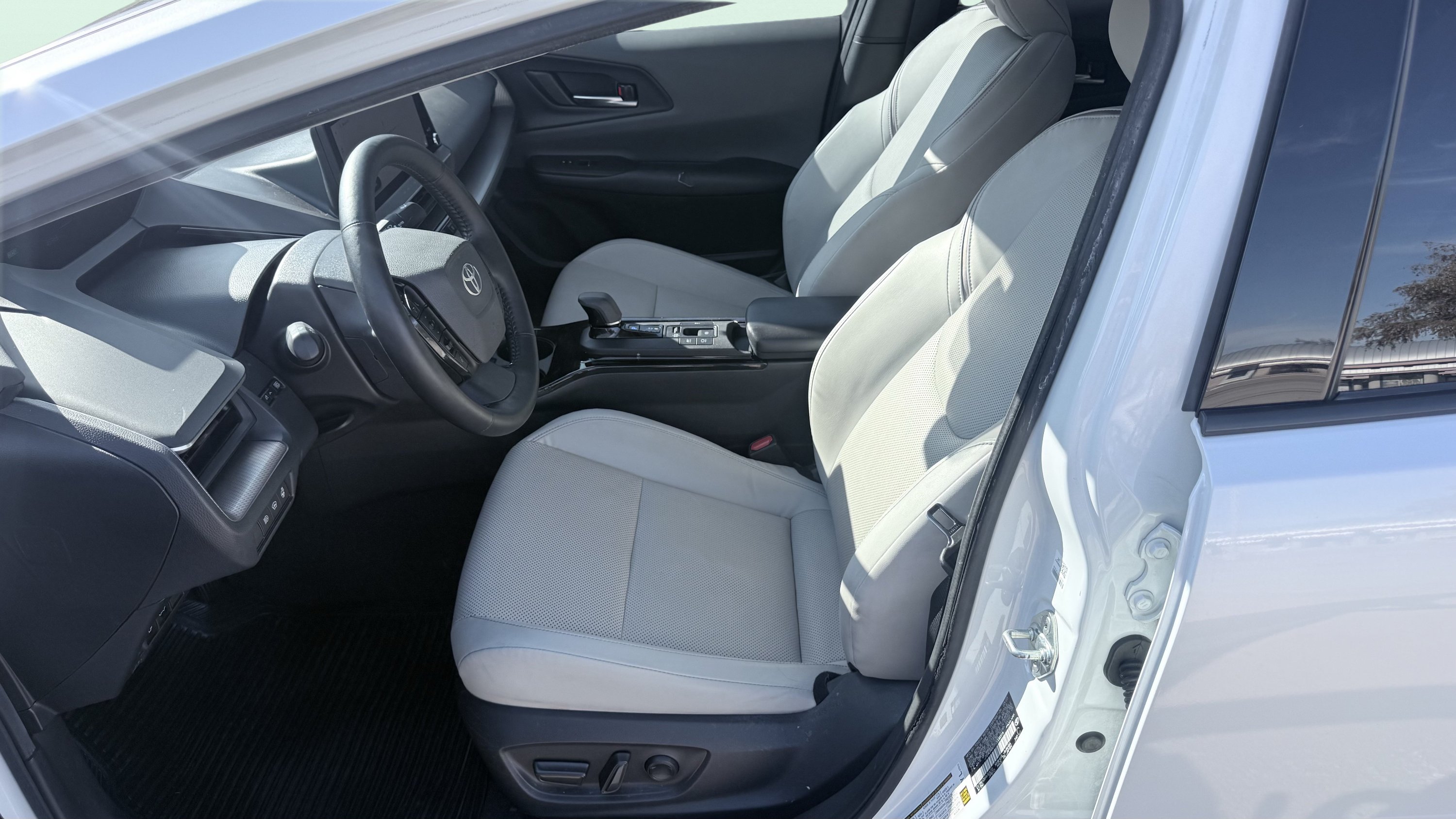 Used 2023 Toyota Prius Limited w/ Limited Premium Package AWD/4WD image 25