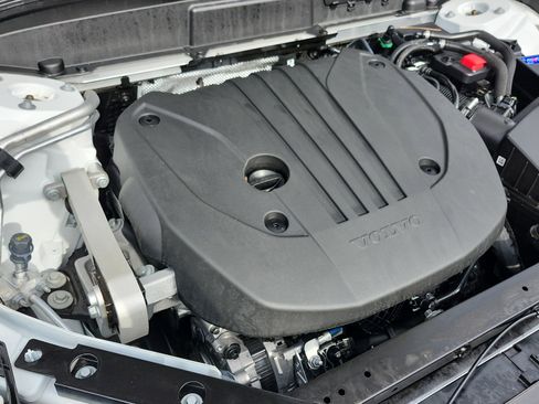 Used 2022 Volvo XC60 B5 Momentum w/ Protection Package Premier image 33