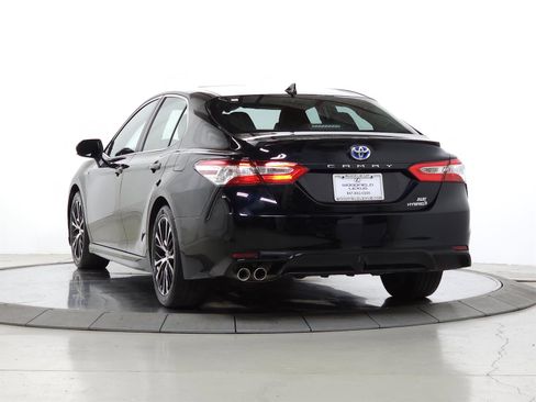 Used 2020 Toyota Camry SE FWD image 5