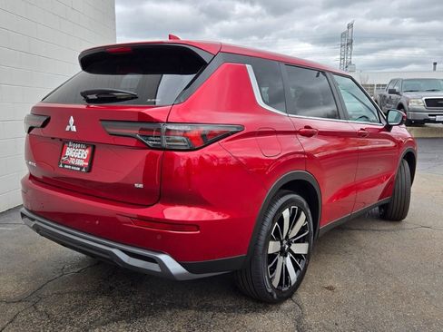 New 2025 Mitsubishi Outlander SE image 12