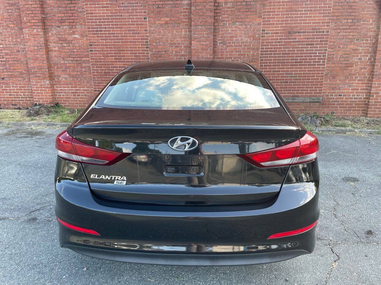 Used 2017 Hyundai Elantra SE FWD image 4