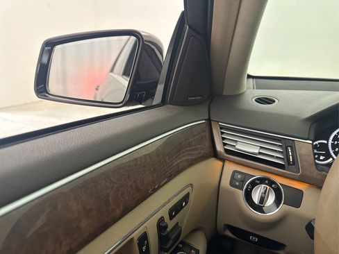 Used 2010 Mercedes-Benz E 350 Sedan image 33
