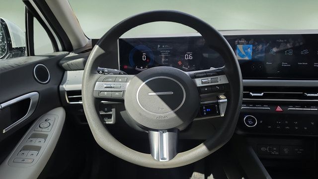 Used 2025 Hyundai Sonata SEL FWD image 9
