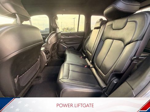 Used 2022 Jeep Grand Cherokee Overland w/ Luxury Tech Group IV AWD/4WD image 10