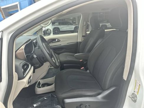 Used 2023 Chrysler Voyager LX FWD image 30