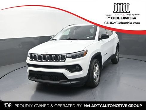 Used 2024 Jeep Compass Latitude AWD/4WD image 1