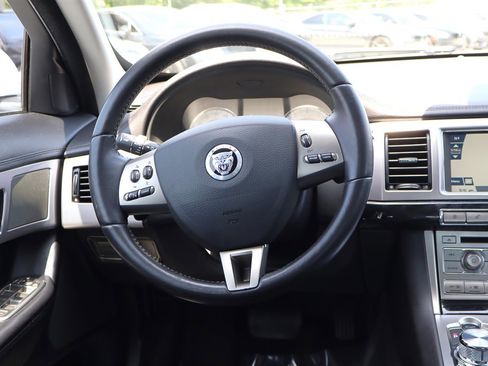Used 2011 Jaguar XF RWD image 15