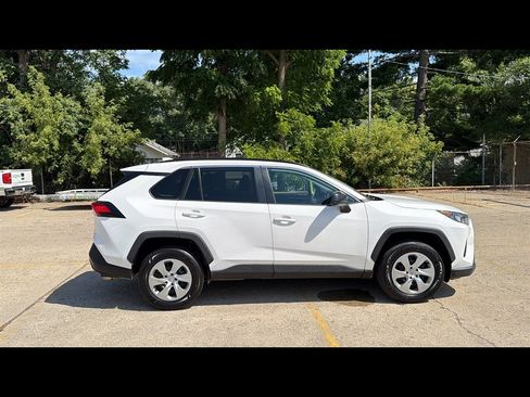 Used 2021 Toyota RAV4 LE AWD/4WD image 6