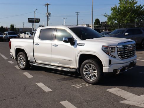 Used 2023 GMC Sierra 1500 Denali AWD/4WD image 2