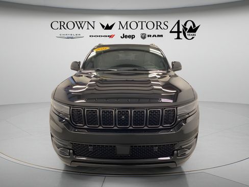 Used 2025 Jeep Wagoneer Series II w/ Convenience Group I AWD/4WD image 2