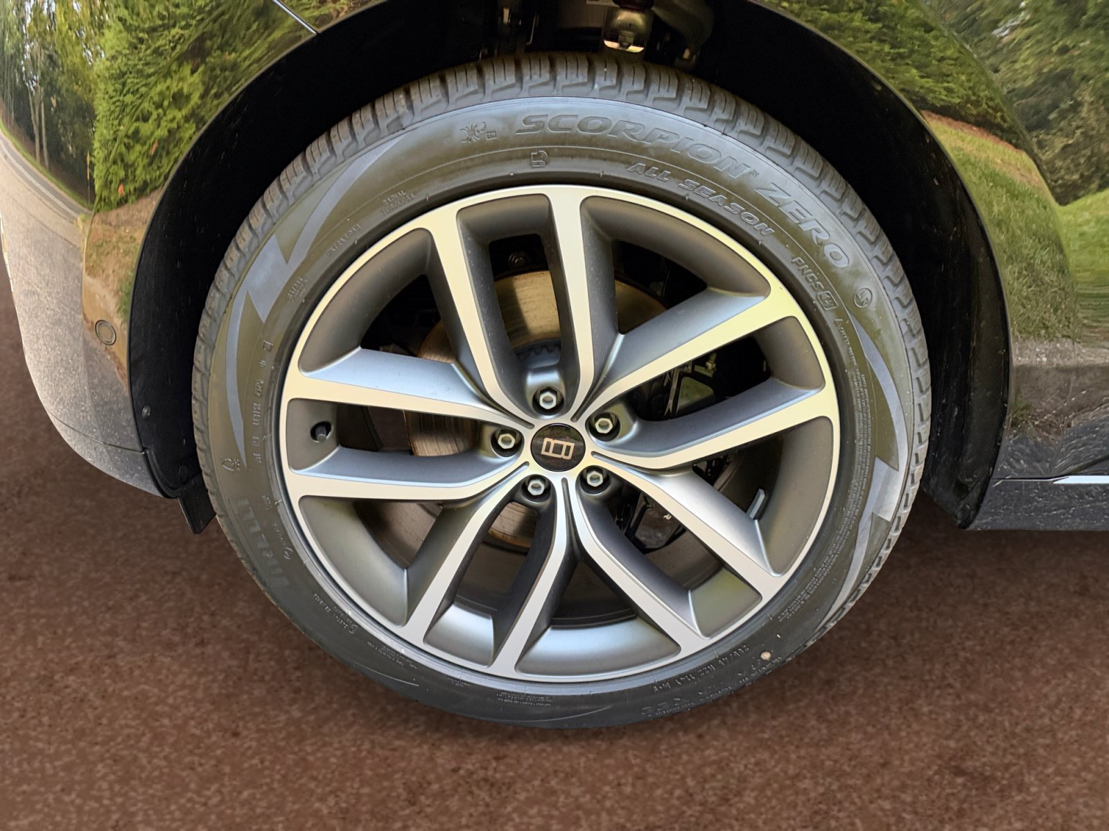 New 2027 Land Rover Range Rover Long Wheelbase SE AWD/4WD image 9