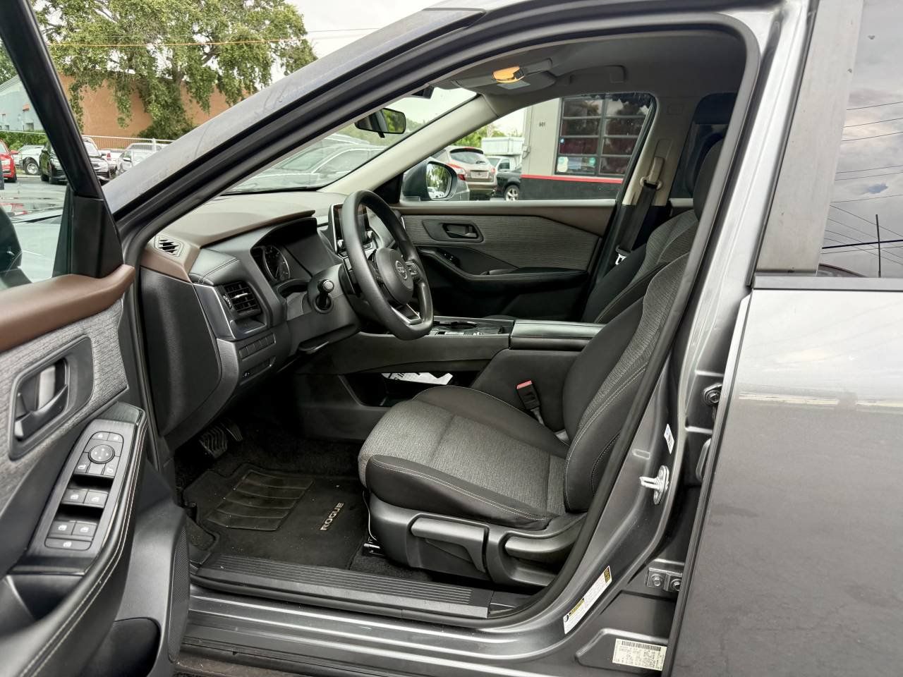 Used 2021 Nissan Rogue S FWD image 7
