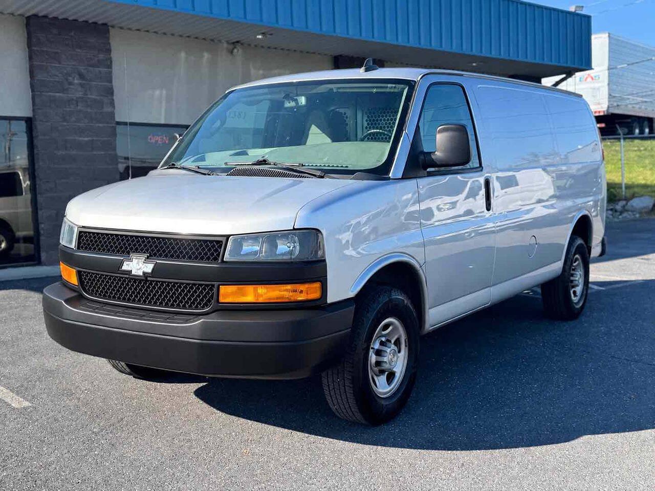 Used 2022 Chevrolet Express 2500 w/ Driver Convenience Package RWD image 2