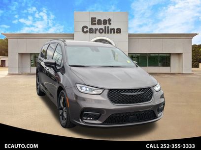 Used 2023 Chrysler Pacifica Touring-L w/ S Appearance Package