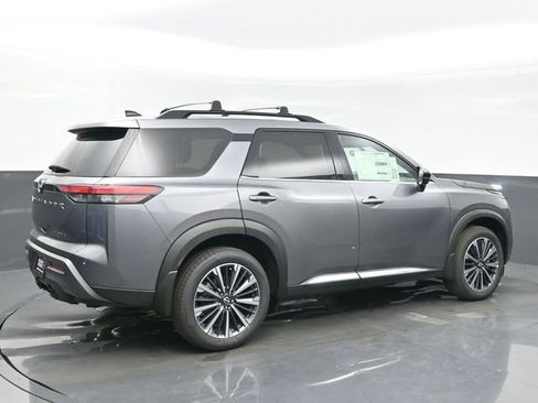 New 2026 Nissan Pathfinder Platinum FWD image 6
