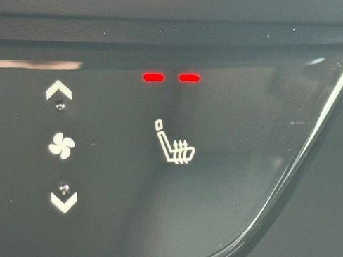 New 2025 Nissan Kicks SR w/ SR Premium Package image 31