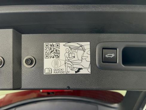 Certified 2024 Toyota Highlander XLE image 9