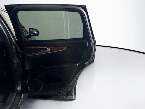 Used 2018 Lincoln MKX Reserve FWD image 33