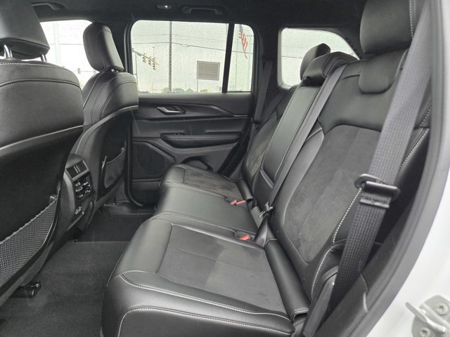Used 2025 Jeep Grand Cherokee 4WD image 29