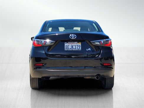 Used 2018 Toyota Yaris iA image 5