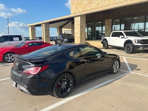 Used 2015 Hyundai Genesis 3.8 RWD image 4