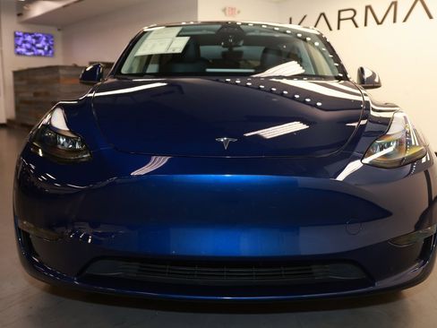 Used 2023 Tesla Model Y Long Range image 2