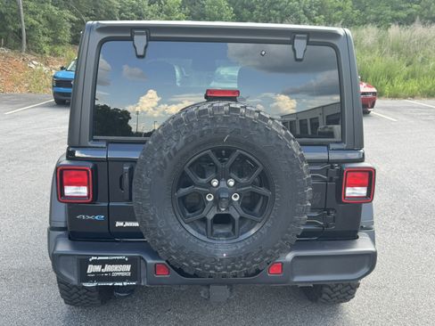 Used 2025 Jeep Wrangler Willys AWD/4WD image 6