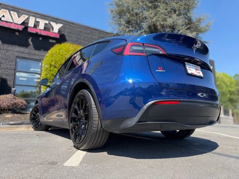 Used 2021 Tesla Model Y Long Range image 21