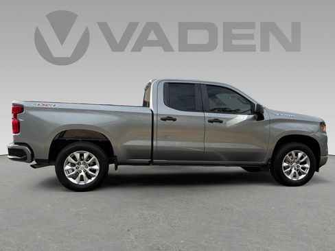 Used 2023 Chevrolet Silverado 1500 Custom image 6