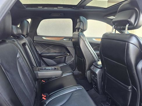 Used 2019 Lincoln MKC Reserve w/ MKC Technology Package FWD image 24