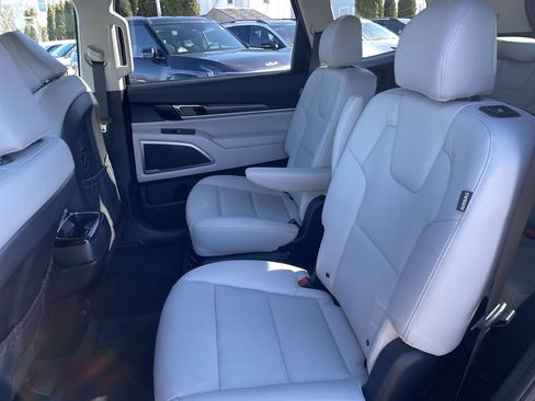 Certified 2023 Kia Telluride S w/ S Sunroof Package image 22