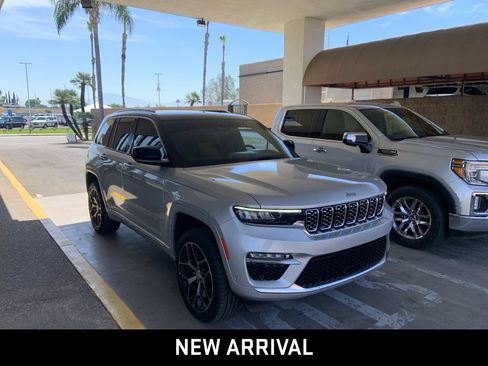 Used 2022 Jeep Grand Cherokee Summit AWD/4WD image 3