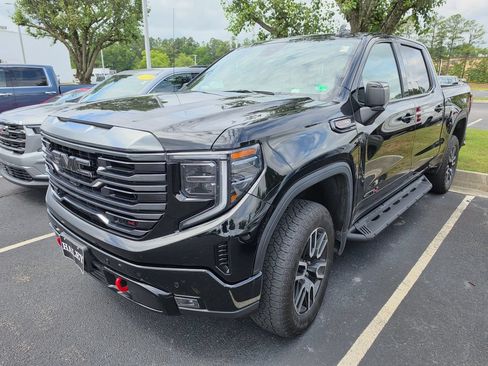 Used 2024 GMC Sierra 1500 AT4 w/ AT4 Premium Package AWD/4WD image 2