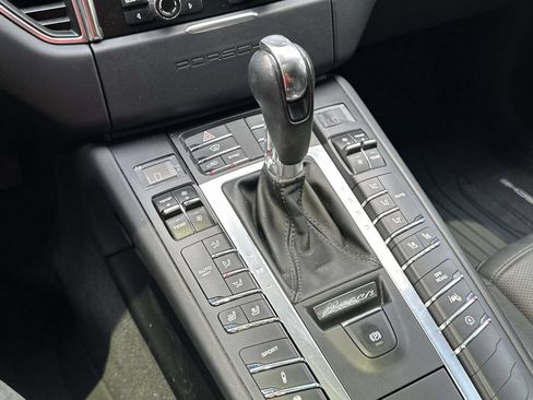 Used 2016 Porsche Macan Turbo AWD/4WD image 29