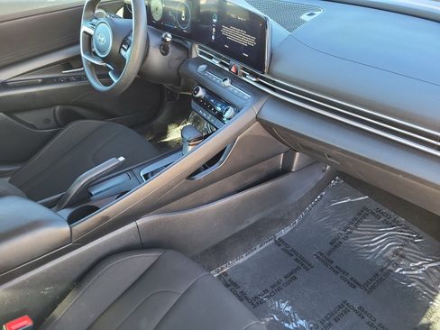 Used 2024 Hyundai Elantra SEL image 14