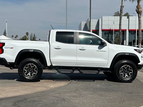 Used 2026 Chevrolet Colorado ZR2 w/ Technology Package AWD/4WD image 3