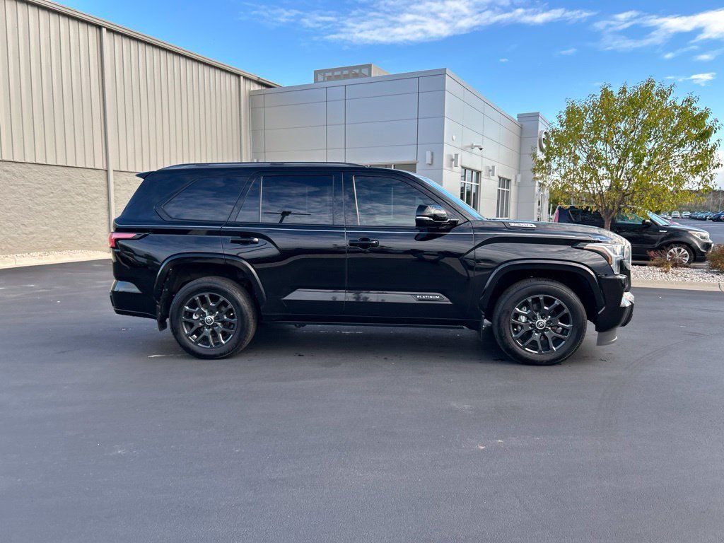 Used 2024 Toyota Sequoia Platinum AWD/4WD image 5
